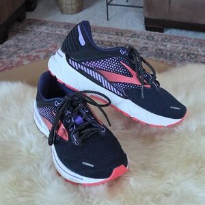 Gorgeous Brooks Adrenaline GTS 22 Women's Size 8 Running Sneakers 🖤🏃‍♀️💜